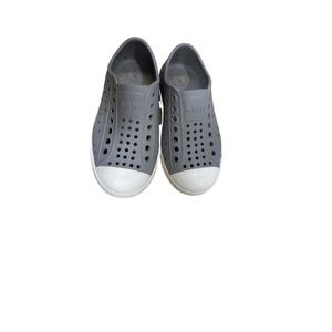 Native shoes size 8 EUC
